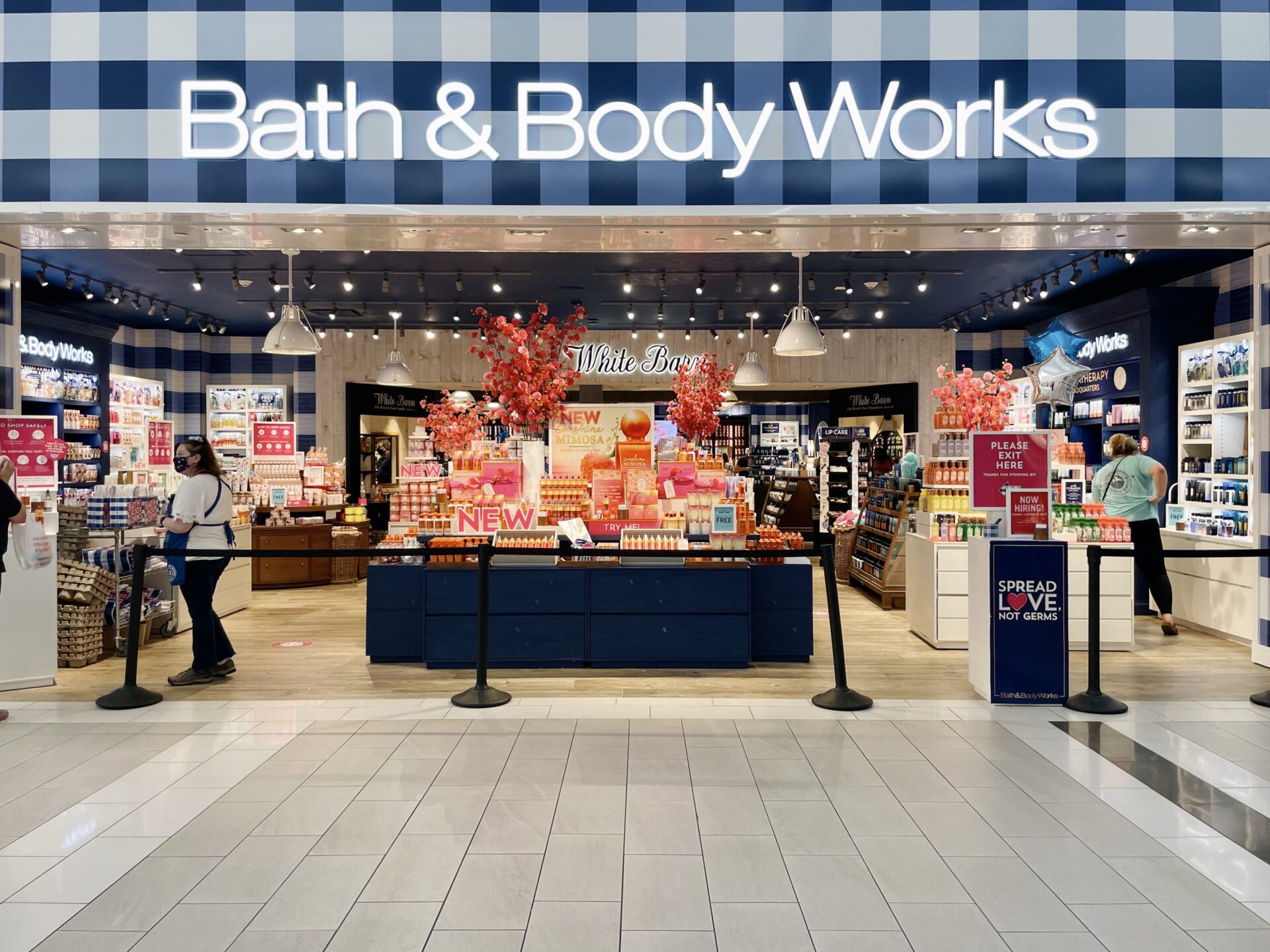 Discover the Magic of Floating Candles and Bath and Body Works Candles: America's Favorite Fragrances